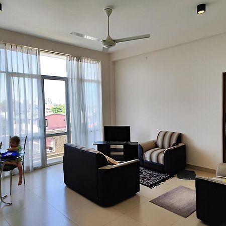Vivas Residencies Luxury Apartments Дехивала-Маунт-Лавиния Экстерьер фото
