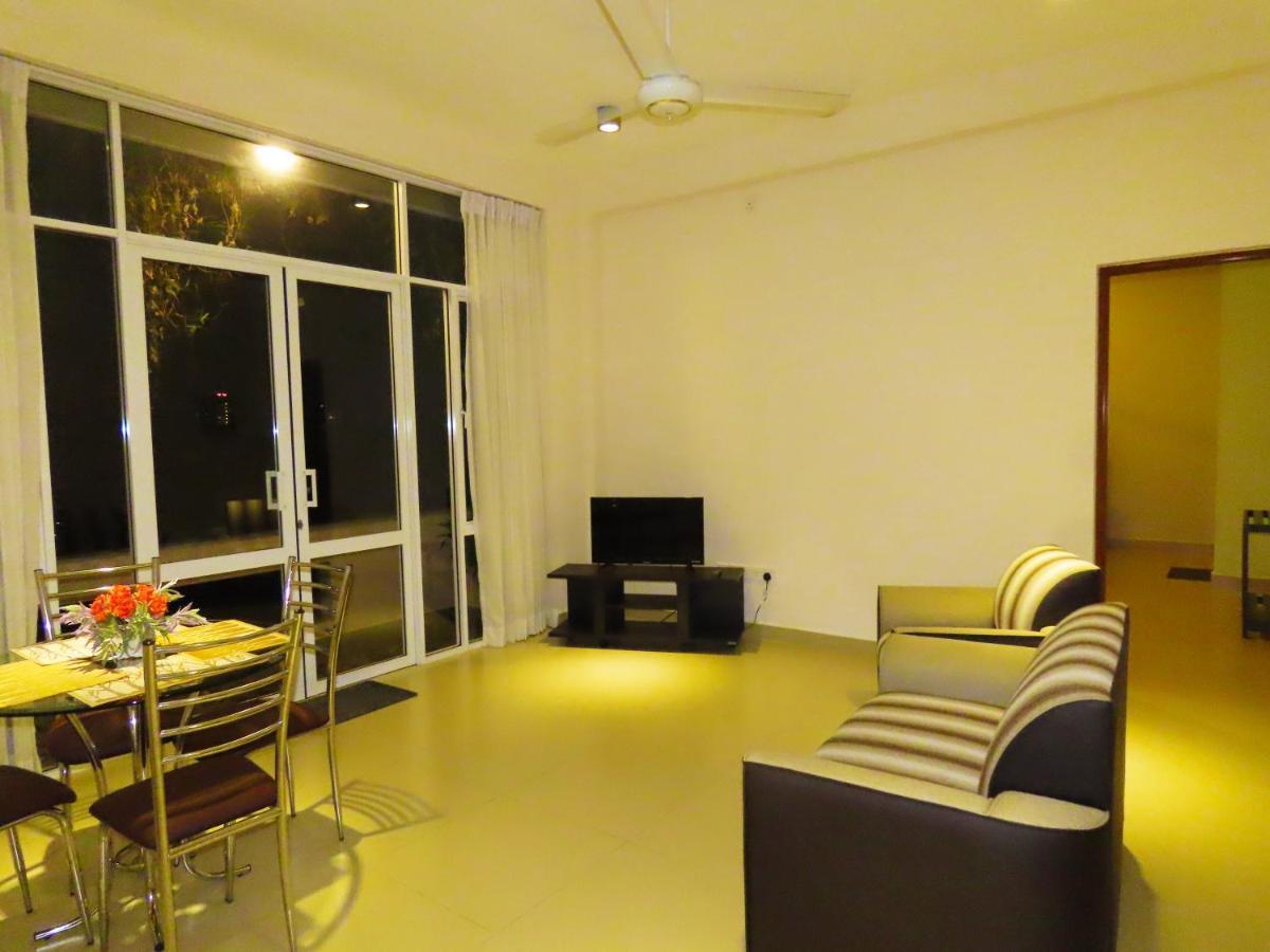 Vivas Residencies Luxury Apartments Дехивала-Маунт-Лавиния Экстерьер фото